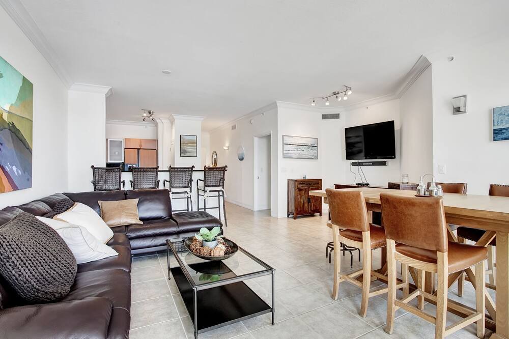 Photo of Livingroom in Island Estates