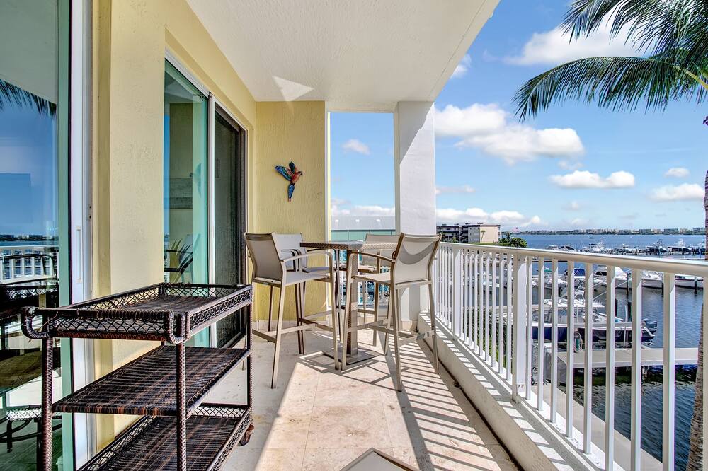 Photo of Patio Balcony in Island Estates