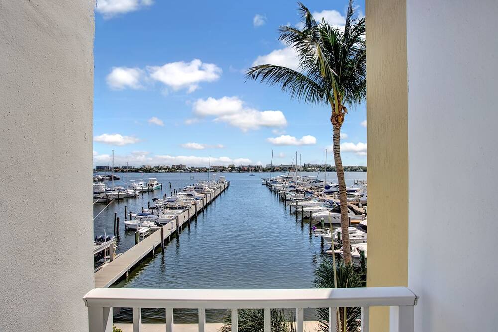 Photo of Patio Balcony in Island Estates