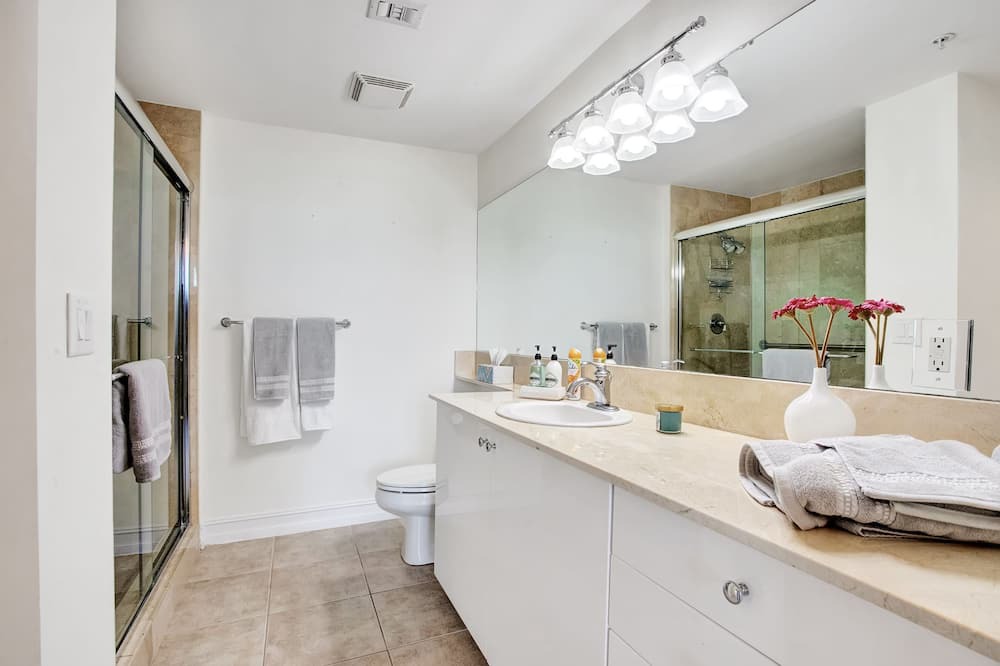 Photo of Bathroom in Island Estates