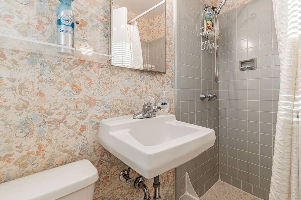 Photo of Bathroom in Boardwalk
