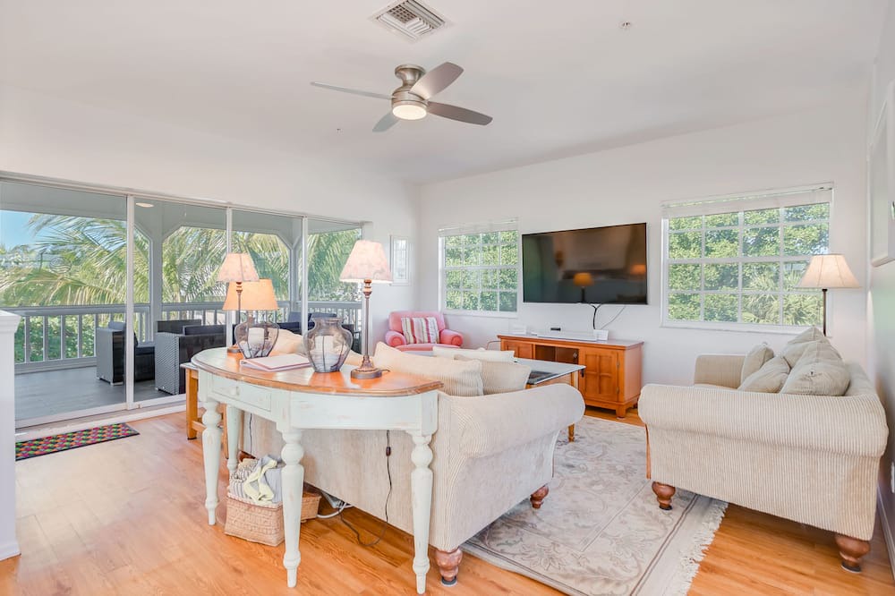 Photo of Livingroom in Jose's Hideaway