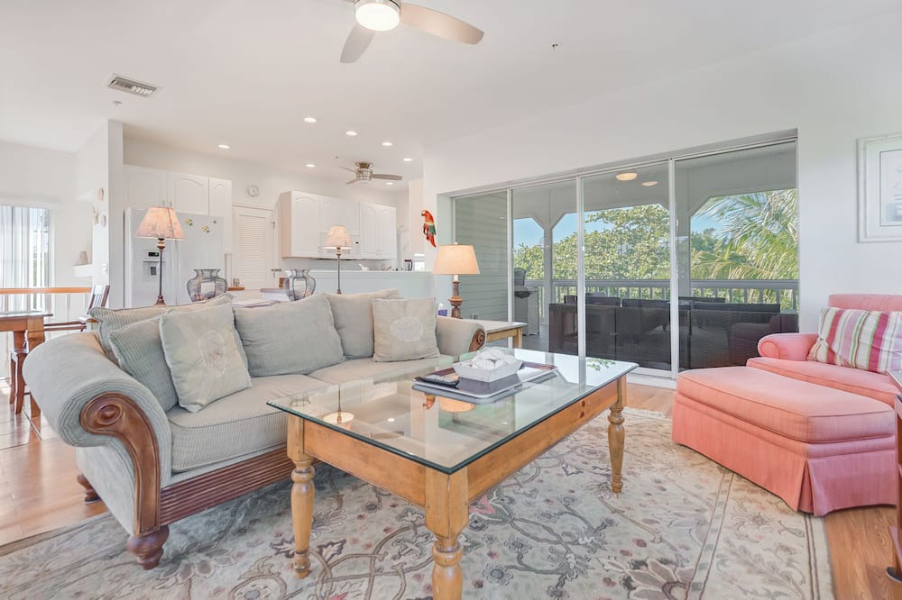 Photo of Livingroom in Jose's Hideaway