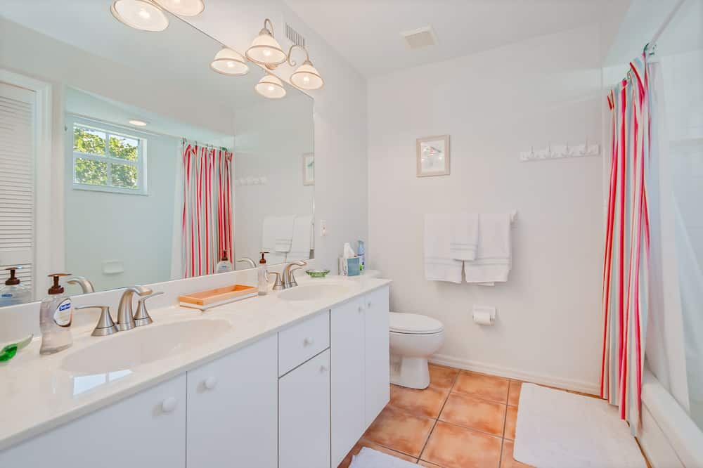 Photo of Bathroom in Jose's Hideaway