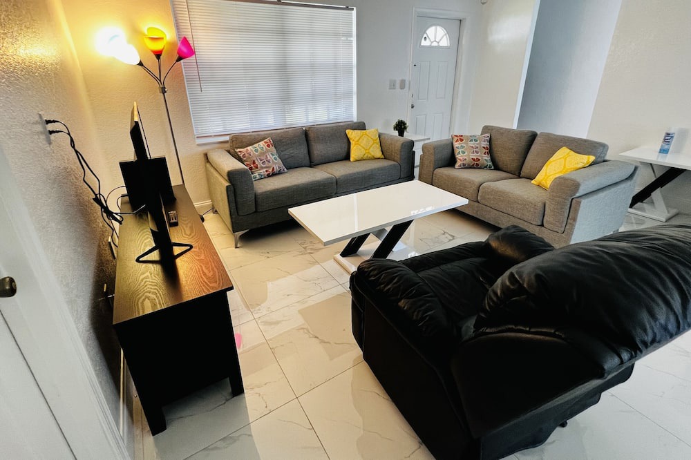 Photo of Livingroom in Kendale Lakes
