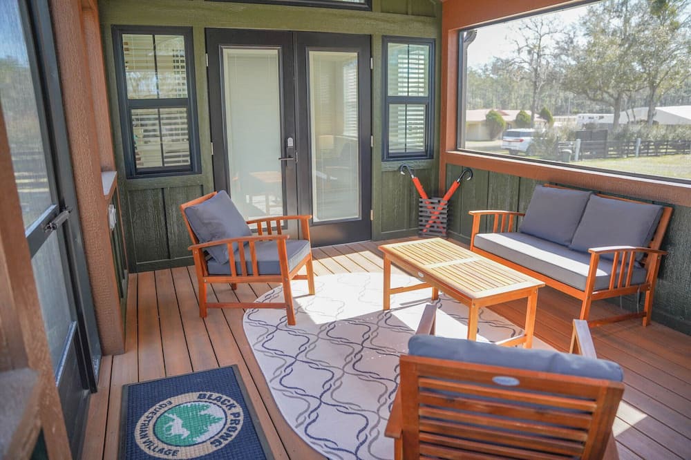 Photo of Patio Balcony in Bronson
