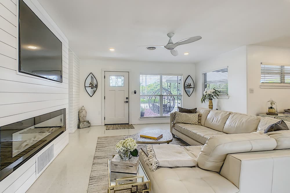 Photo of Livingroom in Southgate