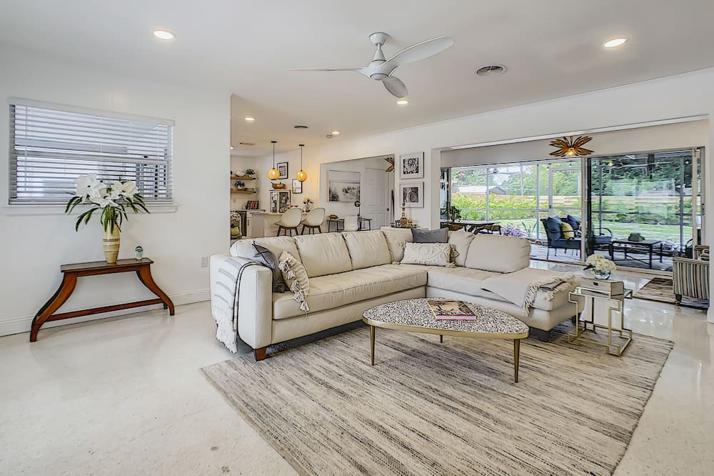 Photo of Livingroom in Southgate