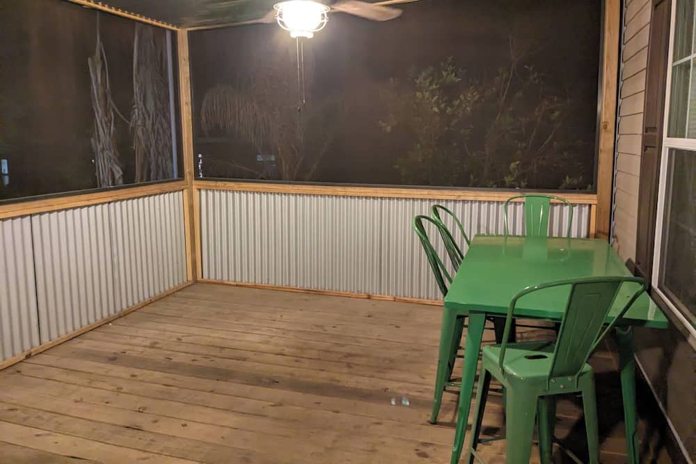 Photo of Patio Balcony in Putnam Hall
