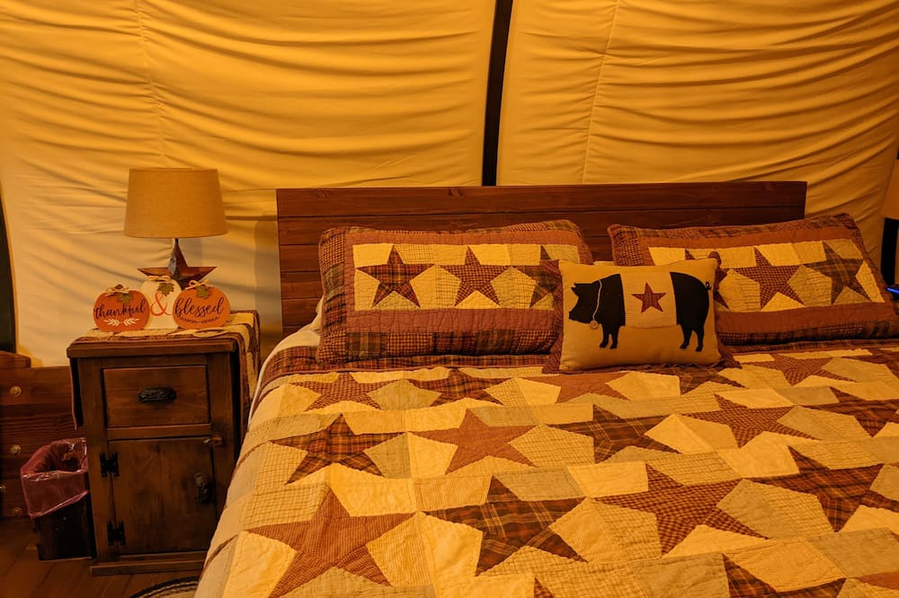 Photo of Bedroom in Putnam Hall