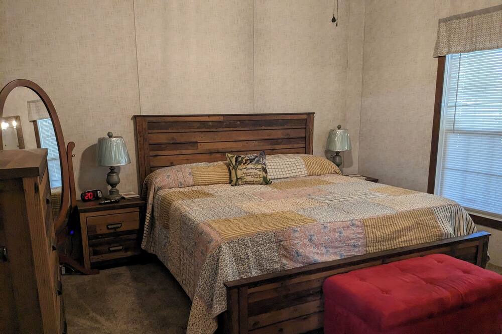 Photo of Bedroom in Putnam Hall