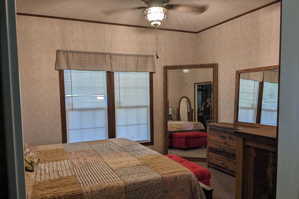 Photo of Bedroom in Putnam Hall