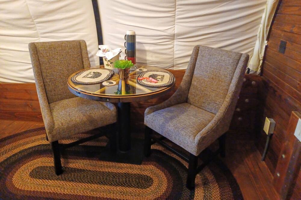 Photo of Livingroom in Putnam Hall