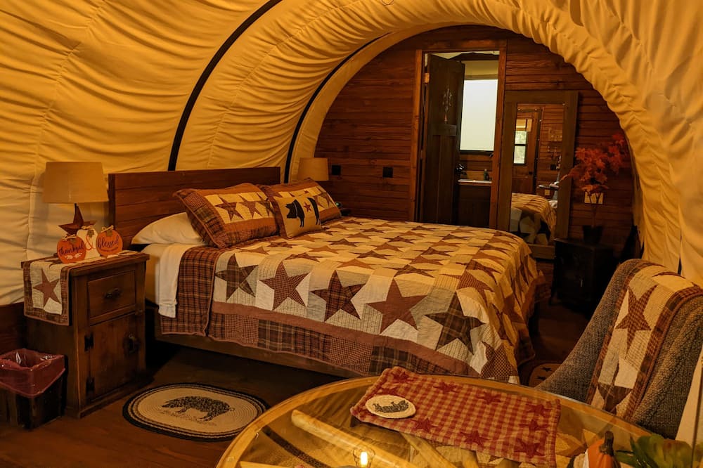 Photo of Bedroom in Putnam Hall