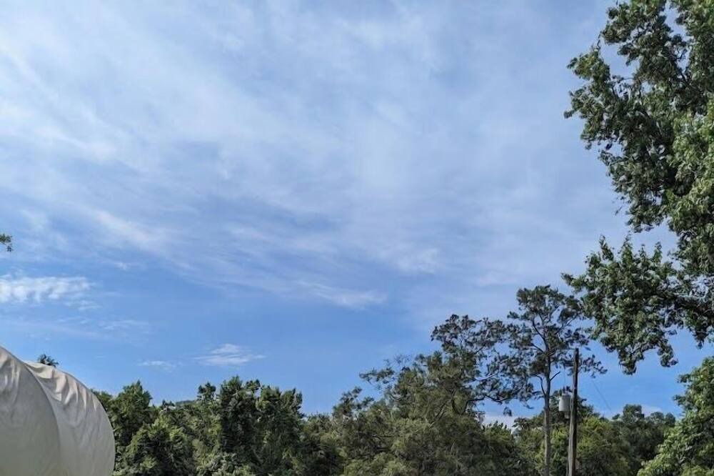 Photo of Outdoor in Putnam Hall