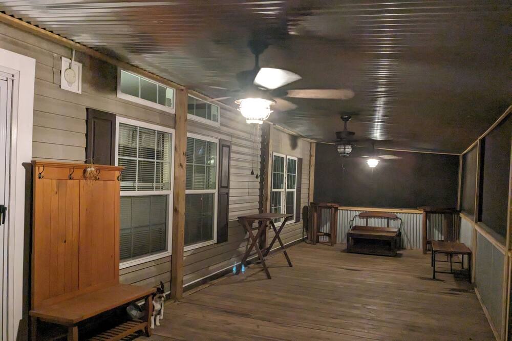 Photo of Patio Balcony in Putnam Hall
