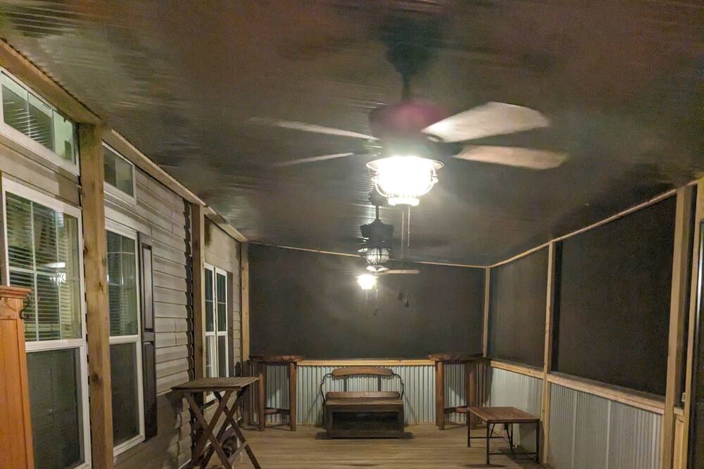 Photo of Patio Balcony in Putnam Hall