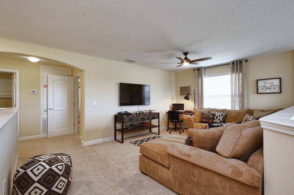 Photo of Livingroom in Lindfields