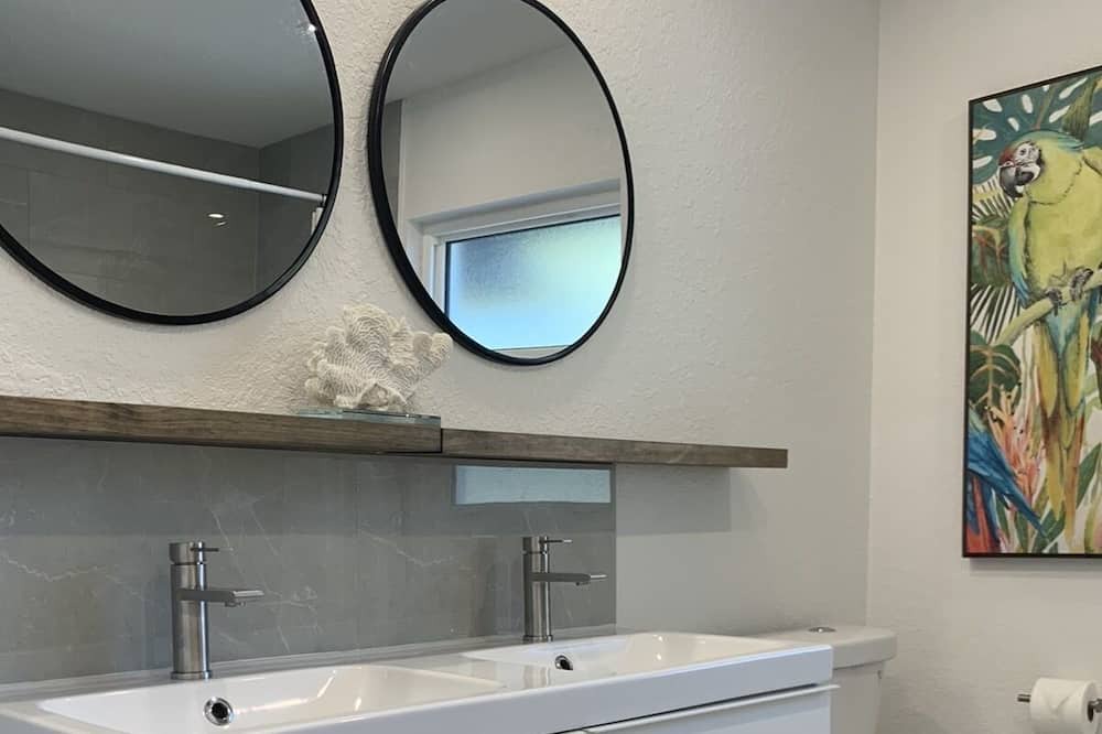 Photo of Bathroom in Gulf Gate Estates