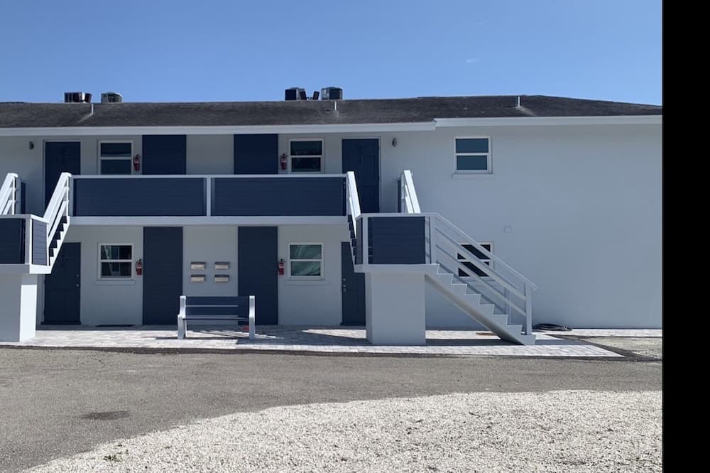 Photo of Outdoor in Gulf Gate Estates