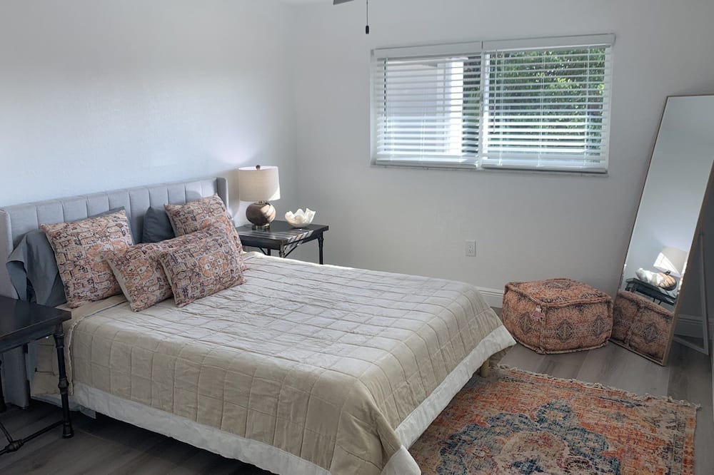 Photo of Bedroom in Gulf Gate Estates