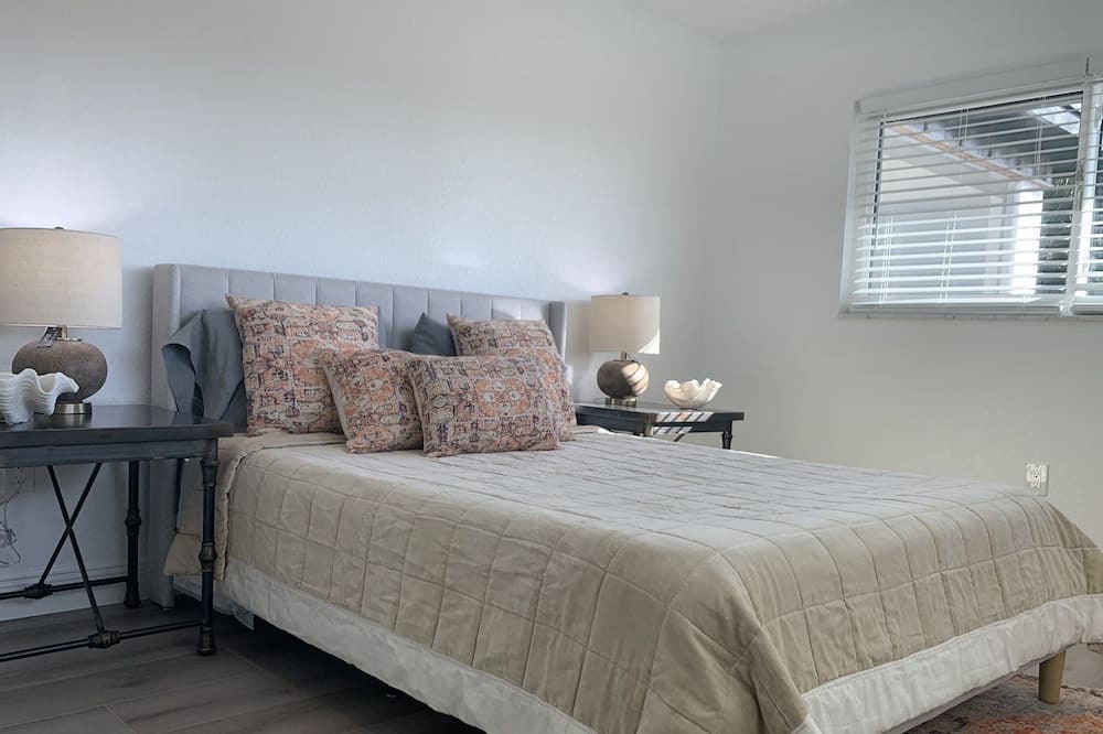 Photo of Bedroom in Gulf Gate Estates