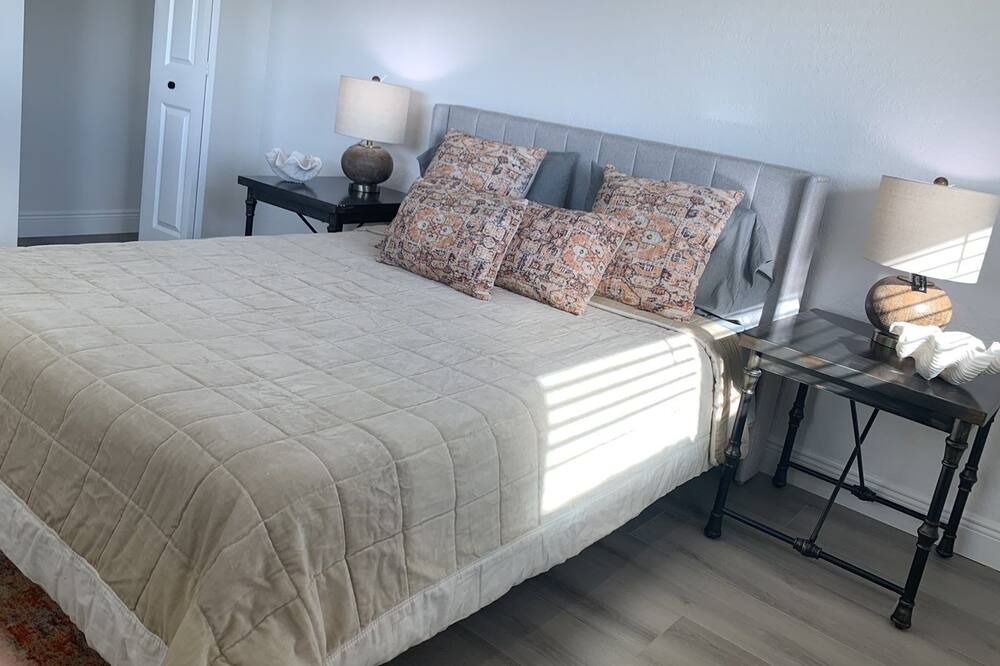 Photo of Bedroom in Gulf Gate Estates