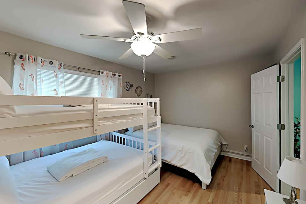 Photo of Bedroom in Miramar Beach
