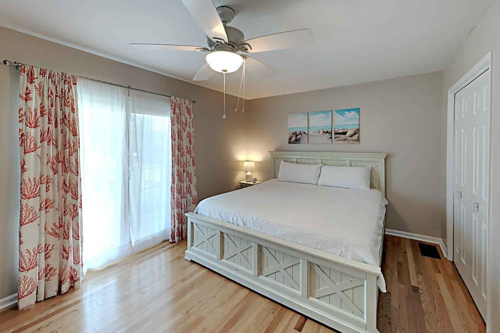 Photo of Bedroom in Miramar Beach