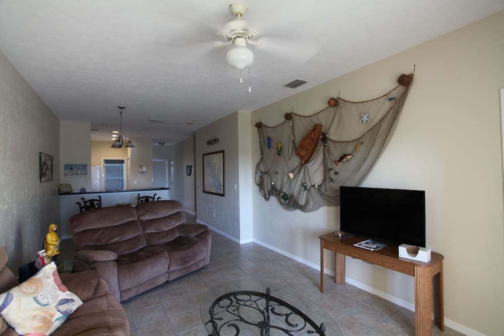 Photo of Livingroom in Suwannee