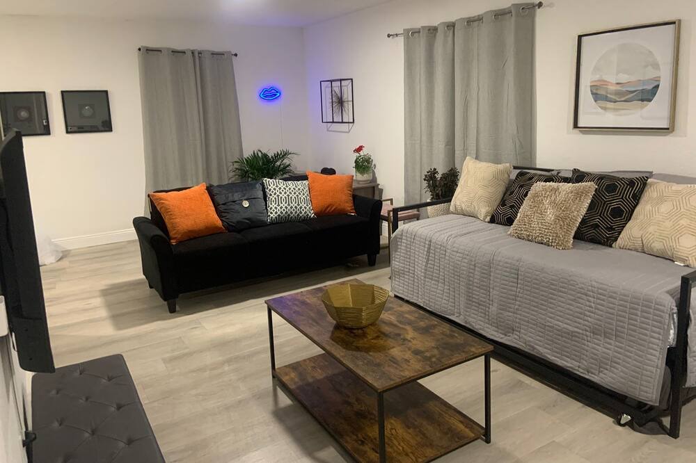 Photo of Livingroom in Gladeview