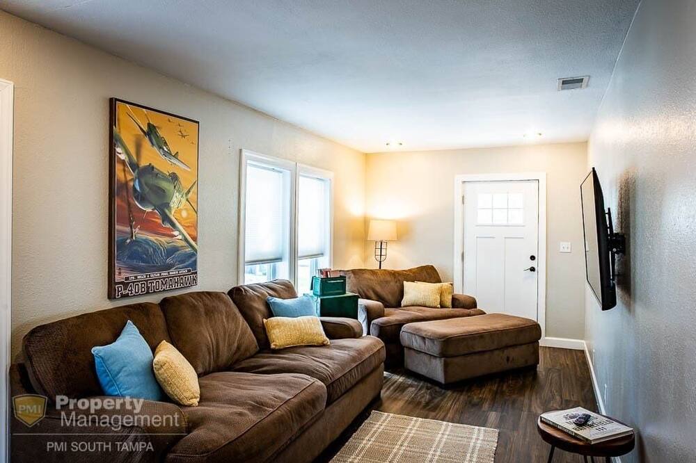 Photo of Livingroom in North Hyde Park