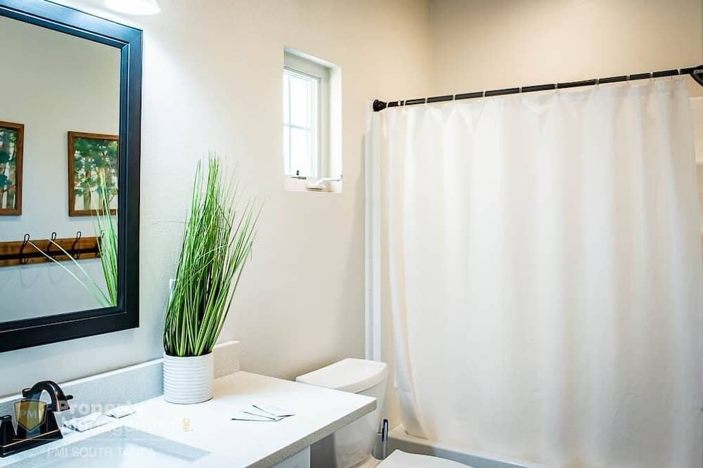 Photo of Bathroom in North Hyde Park