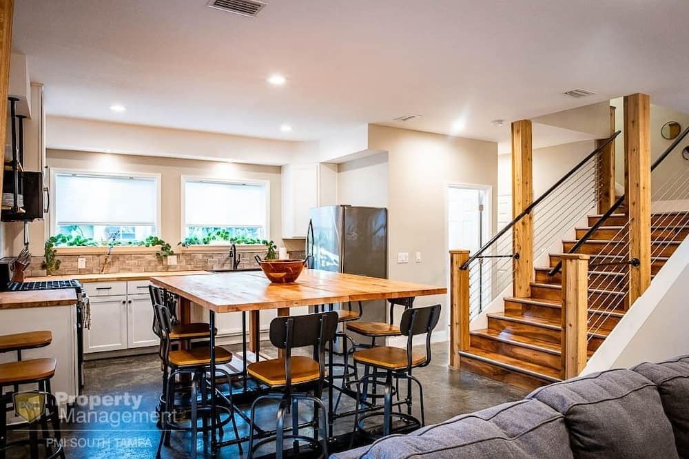 Photo of Livingroom in North Hyde Park