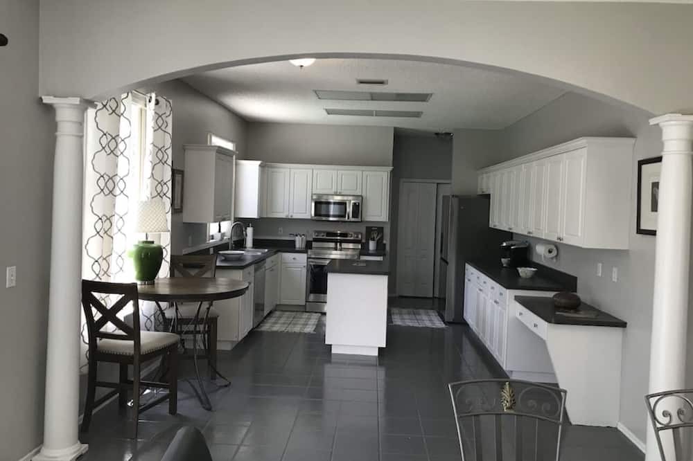 Photo of Kitchen in Coventry Village