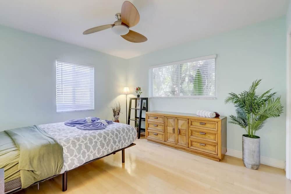 Photo of Others in Poinsettia Heights