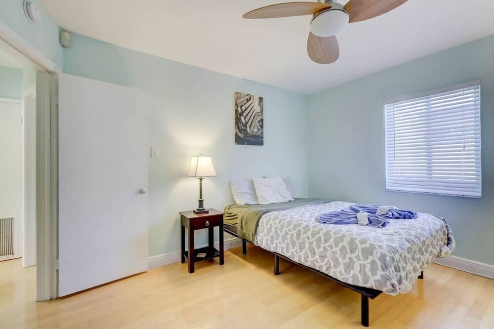 Photo of Others in Poinsettia Heights