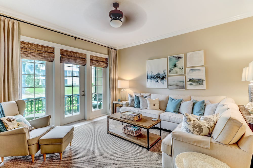 Photo of Livingroom in Amelia City