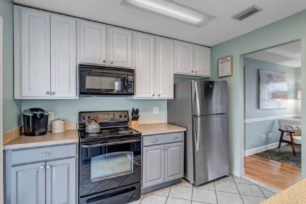 Photo of Kitchen in Lakeshore South