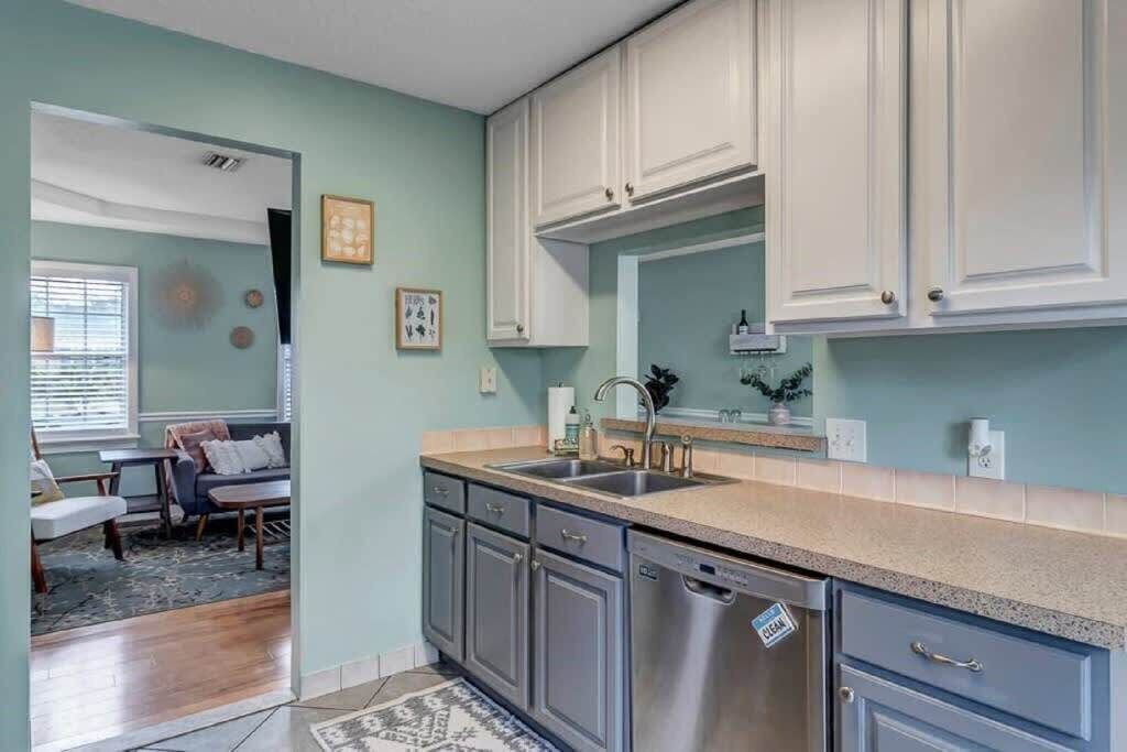 Photo of Kitchen in Lakeshore South