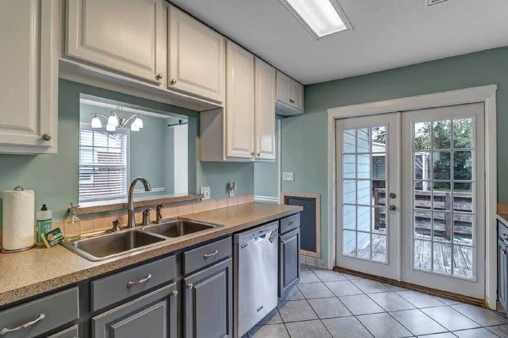 Photo of Kitchen in Lakeshore South