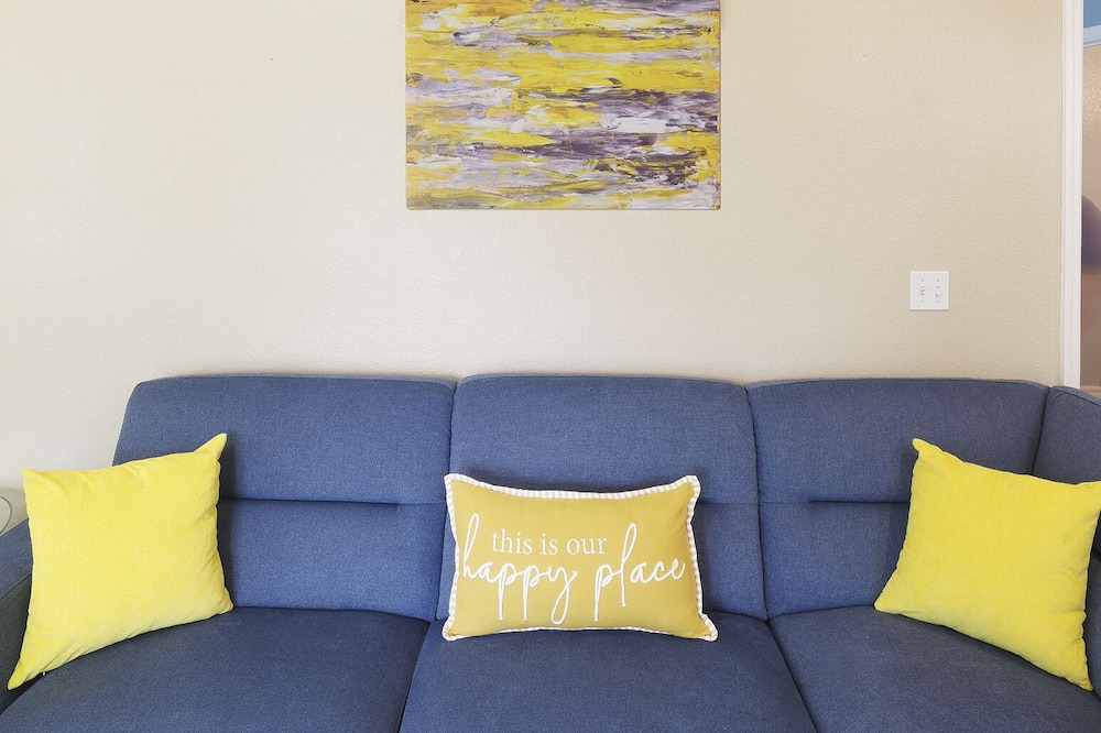 Photo of Livingroom in Venetian Bay Villages