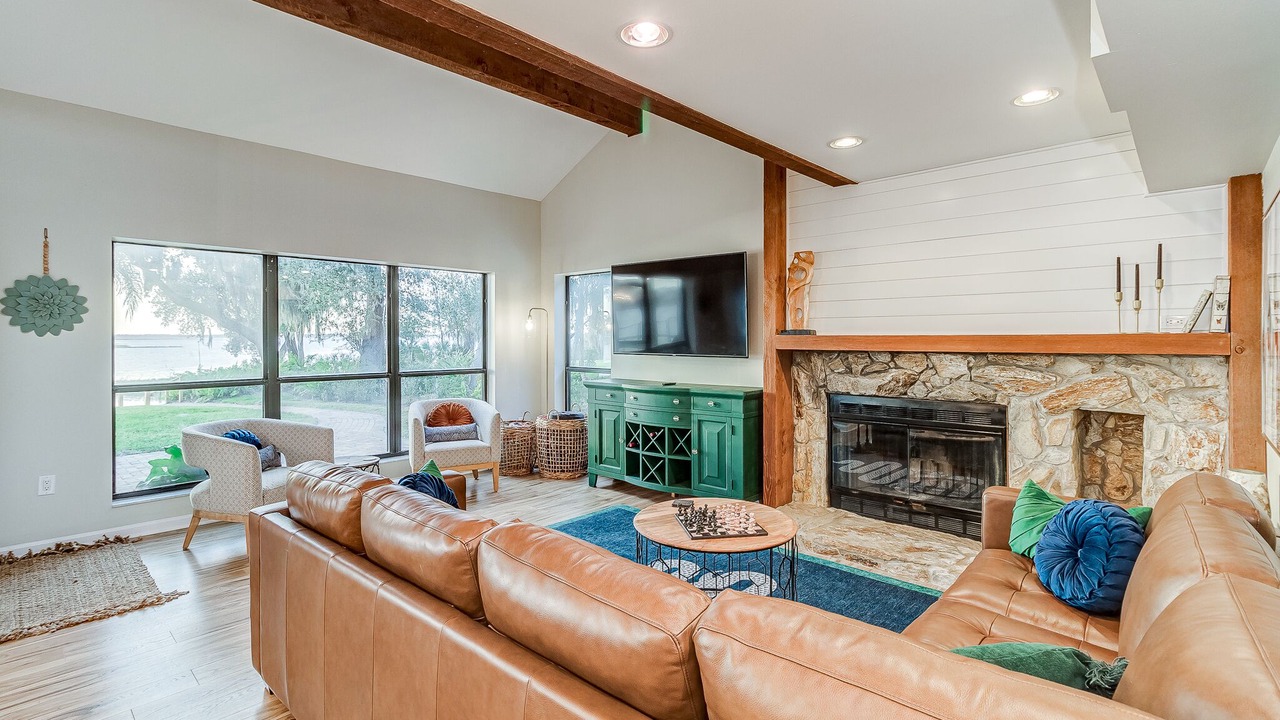 Photo of Livingroom in Crooked Lake