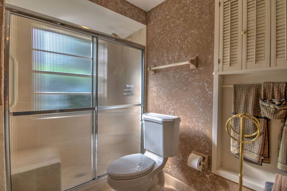 Photo of Bathroom in Kings Lake