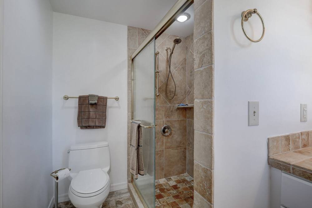 Photo of Bathroom in Kings Lake