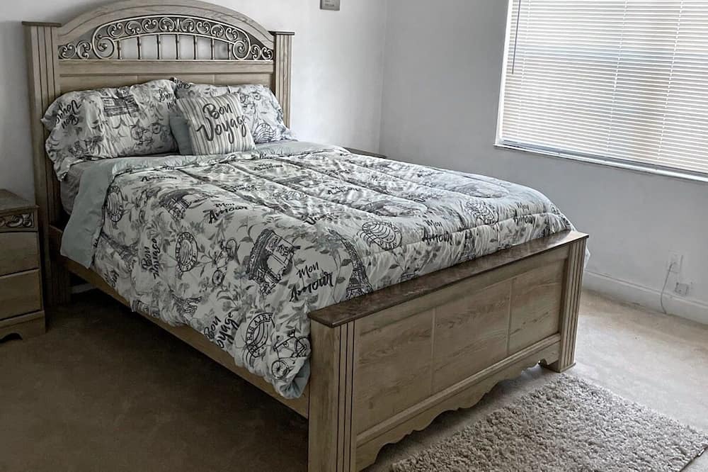 Photo of Bedroom in Coral Springs