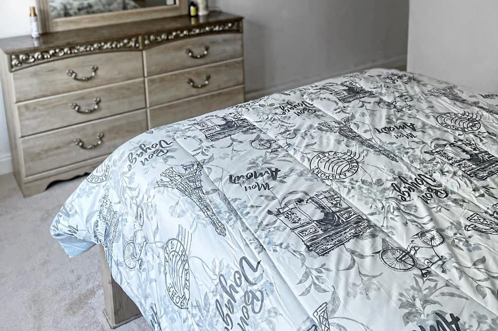 Photo of Bedroom in Coral Springs