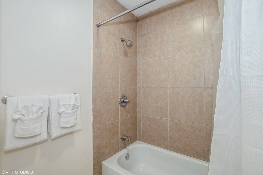 Photo of Bathroom in Lindfields