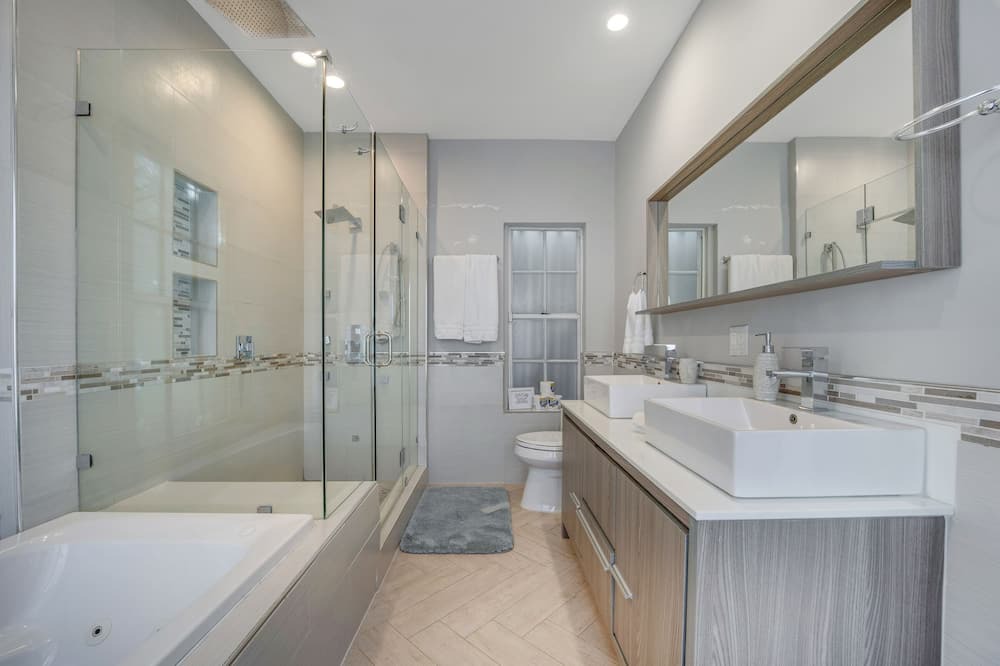 Photo of Bathroom in The Roads