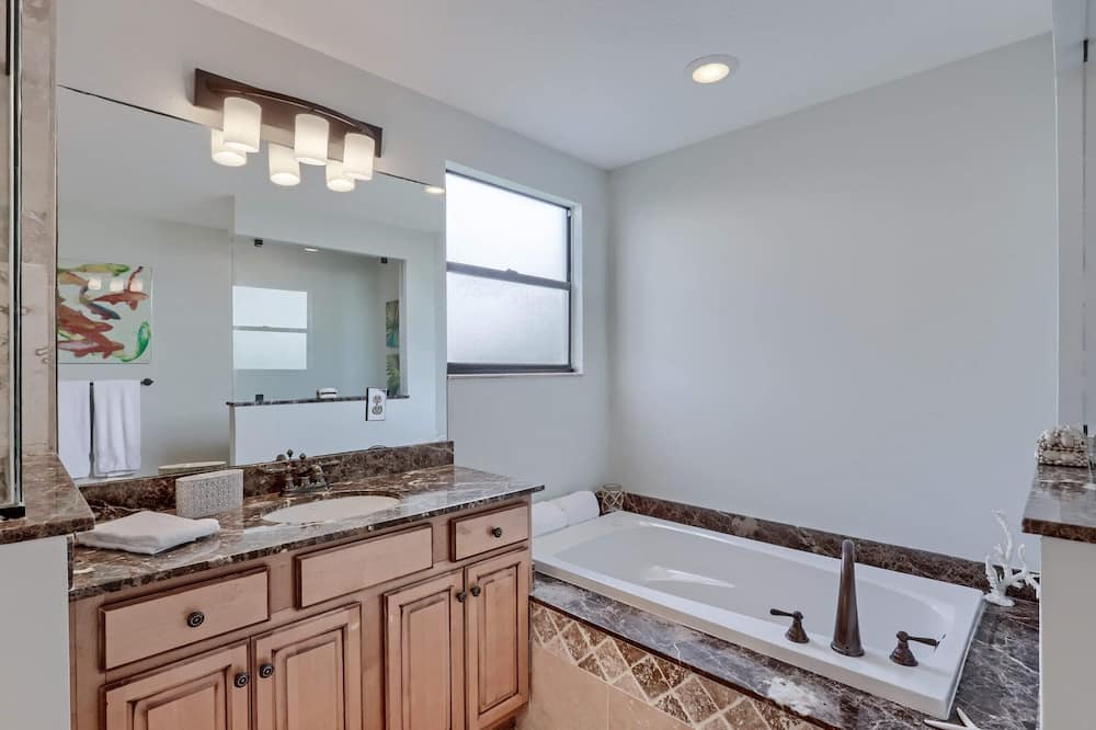 Photo of Bathroom in Juno Beach